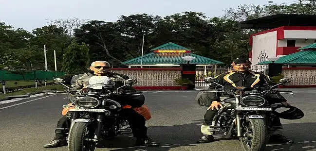 70 और 68 वर्ष के दून के दो पूर्व सैनिकों ने शुरू की 2,860 किमी की लद्दाख बाइक यात्रा