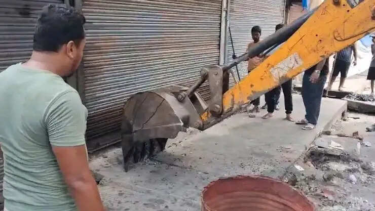 हाईड्रेन को अतिक्रमण मुक्त करने के लिए नगर निगम का अभियान