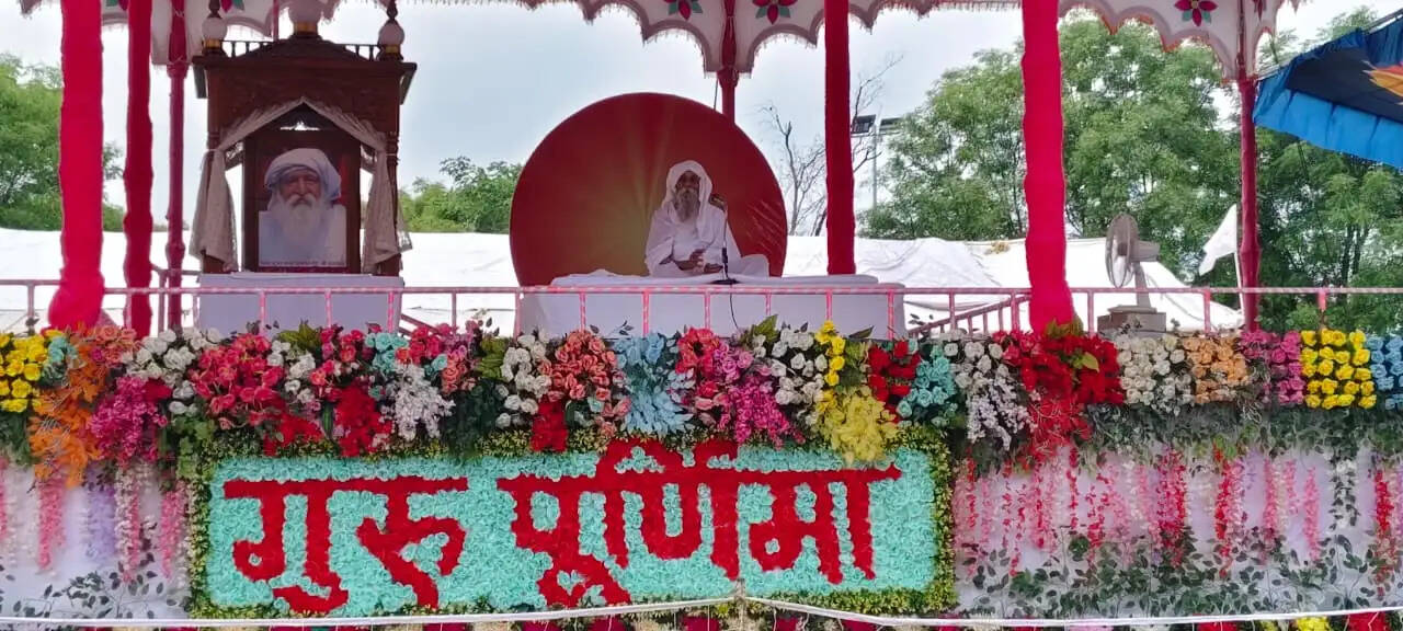 गुरु पूर्णिमा पर श्रद्धा से सराबोर हुई गुलाबी नगरी