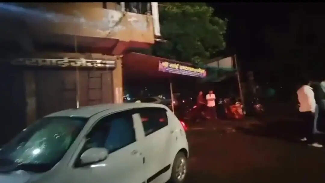अकलतरा में देर रात दुकान में लगी भीषण आग, पुलिस ने 14 लोगों को सुरक्षित रेस्क्यू कर बचाई जान
