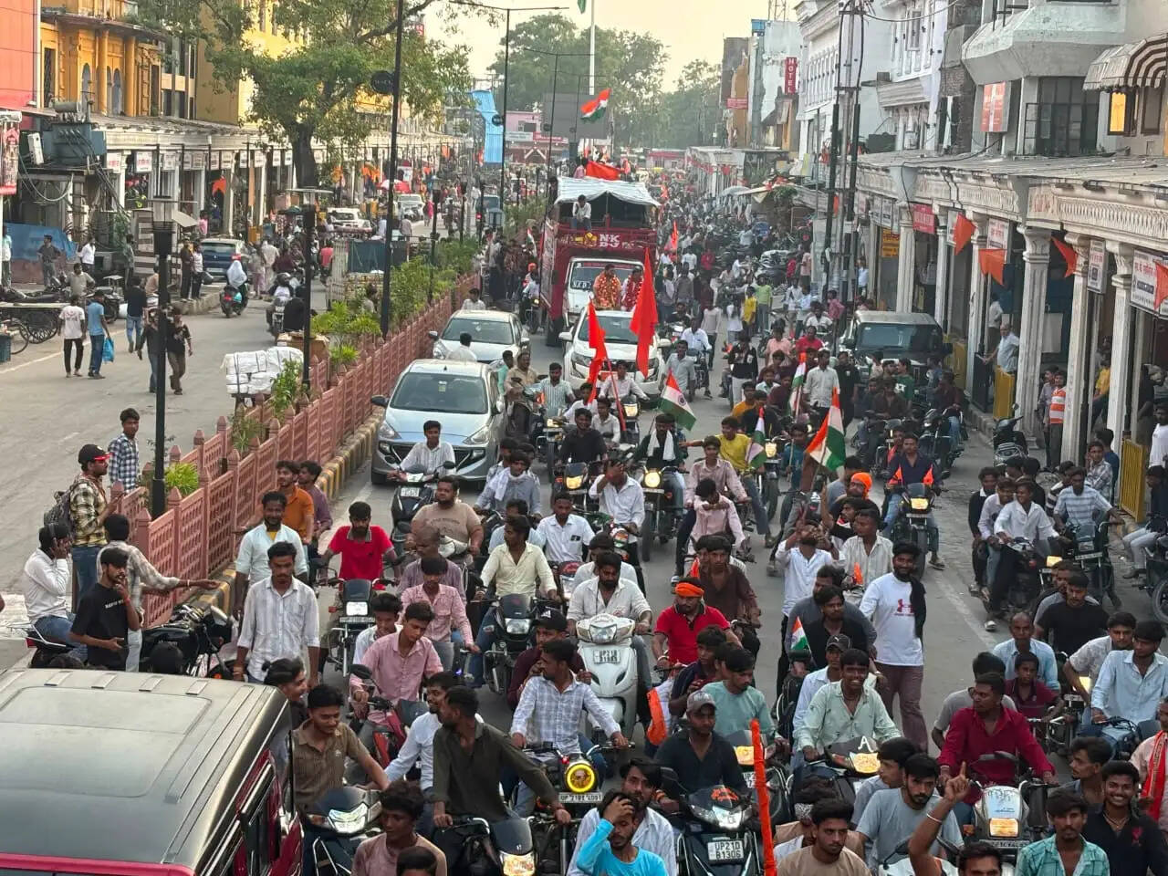 राष्ट्र और समाज के प्रति अपने कर्तव्यों का संकल्प लें : मनोज सिंह