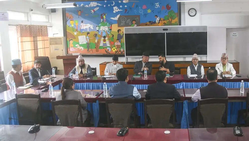 सत्तारूढ़ दल के अध्यक्ष के आह्वान पर सर्वदलीय बैठक से विपक्ष के शीर्ष नेताओं की अनुपस्थिति