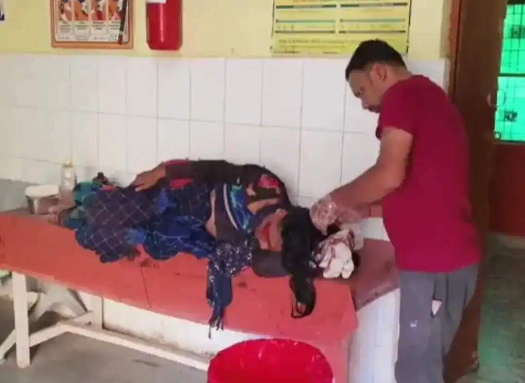 पति को दूसरी महिला के साथ देखने पर पत्नी ने खाया जहर, हिरासत में पति