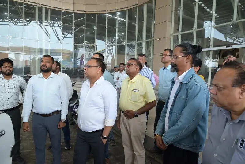 इंदौरः संभागायुक्त और कलेक्टर ने संयुक्त रूप से किया एमवाय अस्पताल का निरीक्षण