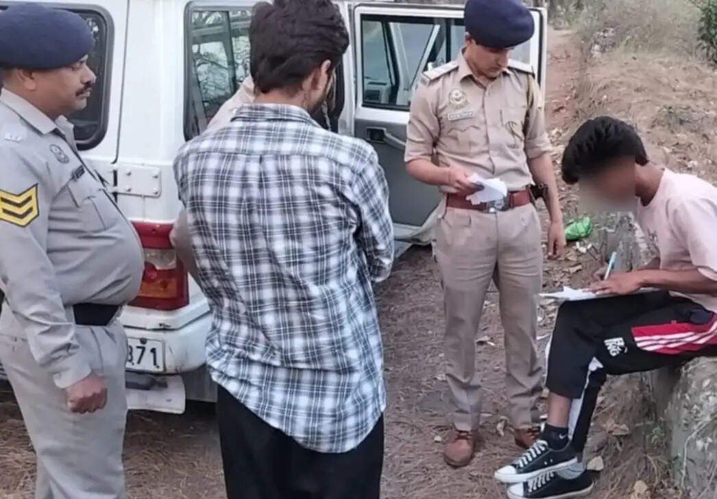 हेरोइन तस्करी करने वाले दो आरोपी गिरफ्तार