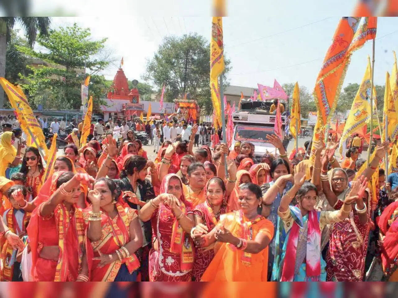 पानीपत : श्याम बाबा के नारों से गूंजा चुलकाना धाम, हेलीकॉप्टर से हुई पुष्प वर्षा