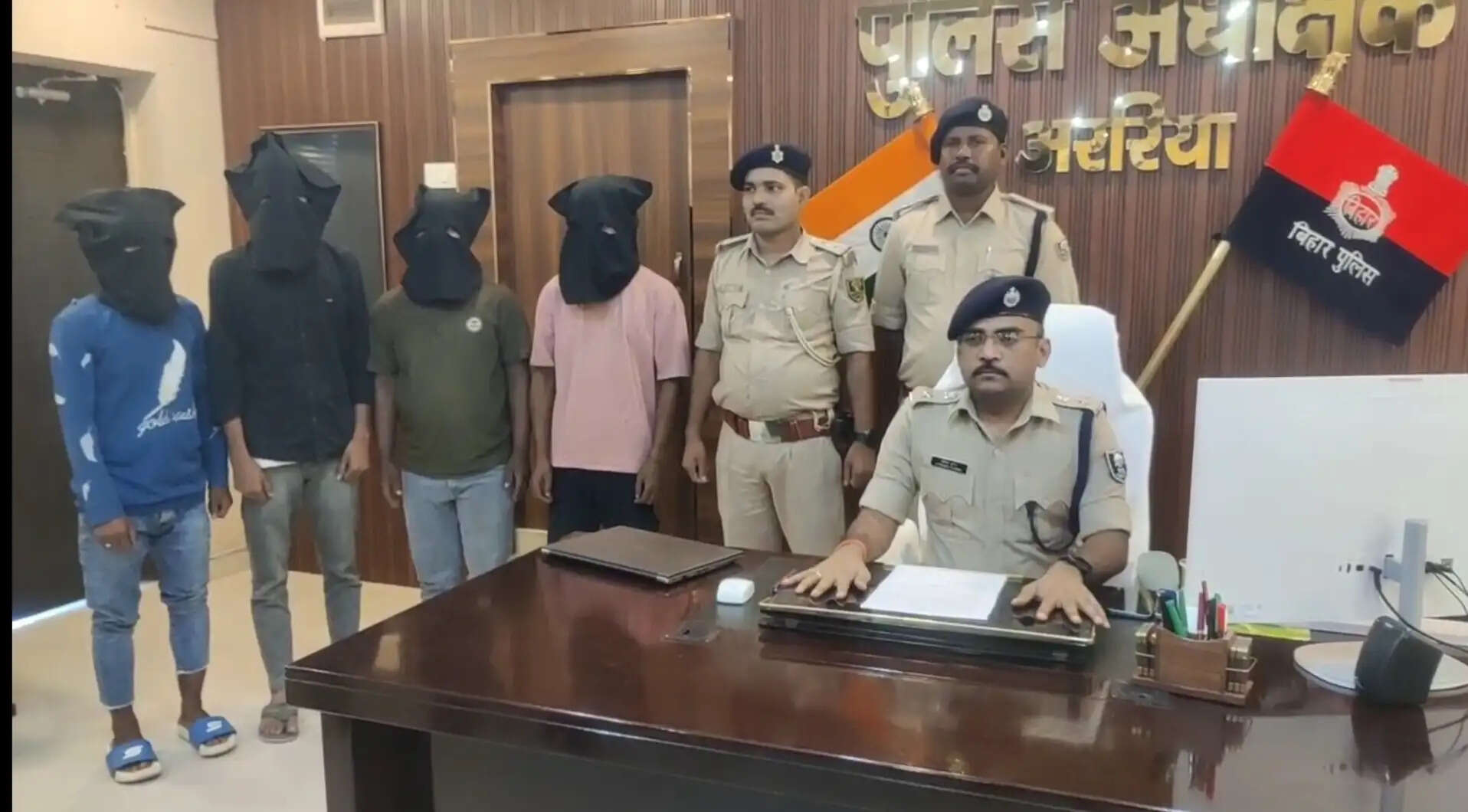 पश्चिम बंगाल के चार स्मैक सप्लायर गिरफ्तार,1.035 किलो स्मैक, कार और अन्य समान बरामद
