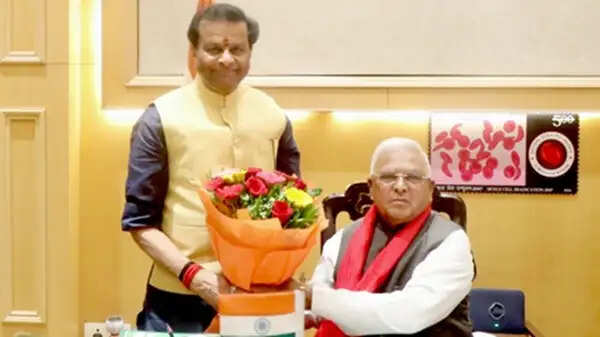 राज्यपाल पटेल से मिले राज्य वित्त आयोग के अध्यक्ष पवैया, लिया मार्गदर्शन