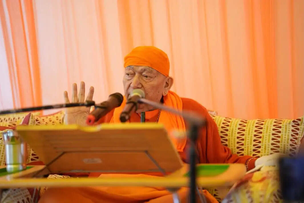 वेद मार्ग पर चलकर मन को करें वश में, तभी मिलेगा सुख-शांति-स्वामी राम स्वरूप जी