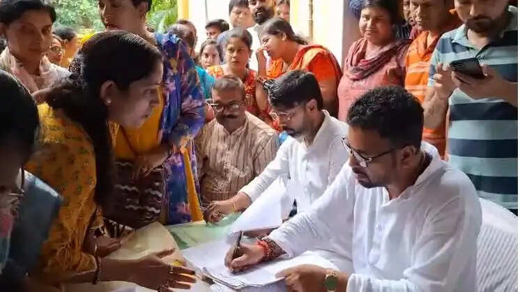 “सीधे शंकर” बना भरोसे का मंच, मंत्री शंकर घोष सुन रहे जनता की हर समस्या