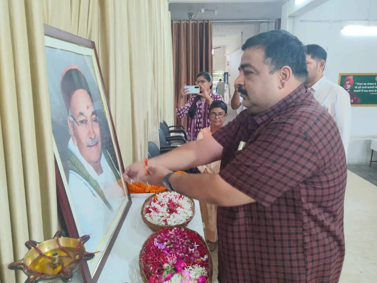 महिला शिक्षा और जनसेवा के प्रबल पक्षधर थे पंडित हरिशंकर तिवारी : आशुतोष मिश्र