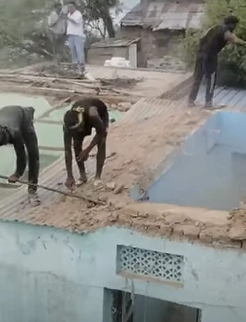 अजमेर में नाबालिग बच्ची के सौदागरों पर शासन का कड़ा प्रहार: अफसाना और आफरीन के अवैध आशियानों पर चला हथोड़ा