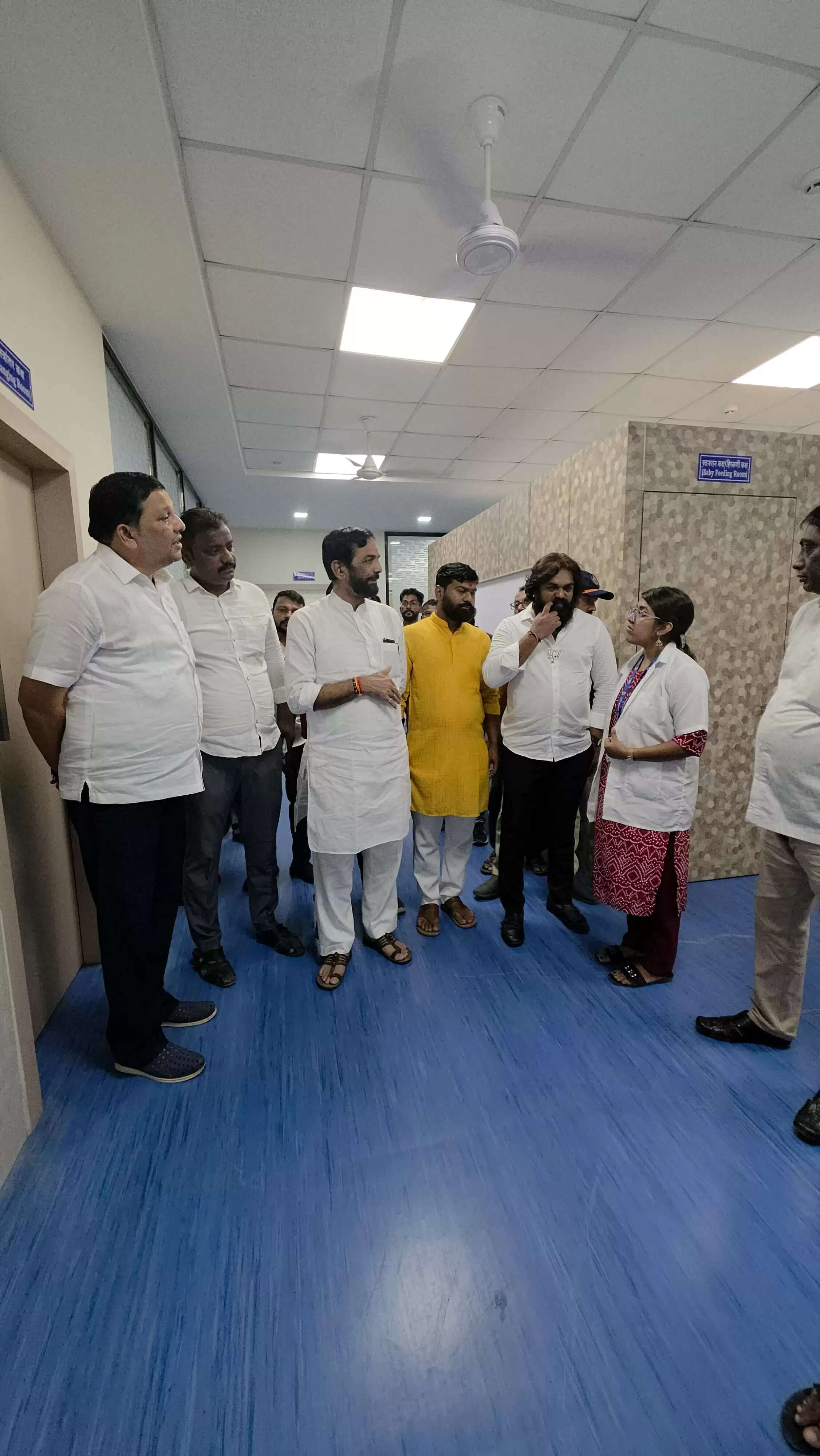 सरकारी कोष से बने स्वास्थ मंदिर बंद3कंटेनर हुए कचरादान, विधायक केलकर