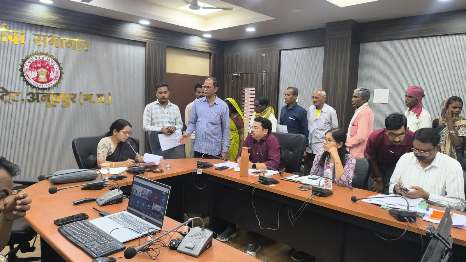 अनूपपुर: जनसुनवाई में पारिवारिक विवाद में पत्नी ने उपहार लौटाने की मांग की