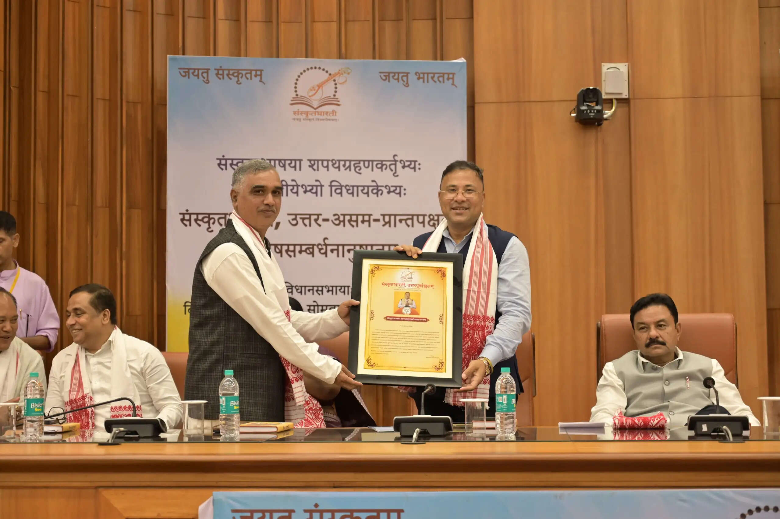 संस्कृत में शपथ लेने वाले राज्यों के मंत्रियों में पहले बने बिमल बोरा का सम्मान