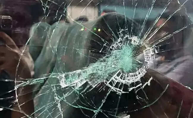 शताब्दी एक्सप्रेस पर 10 दिन में दूसरी बार पथराव,&nbsp;सी-5 कोच की खिड़की का कांच टूटा