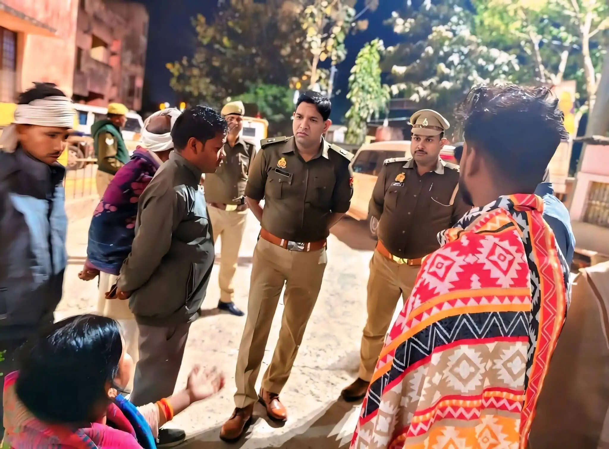 प्रेमी ने घर में घुसकर प्रेमिका की गोली मारकर हत्या कर दी