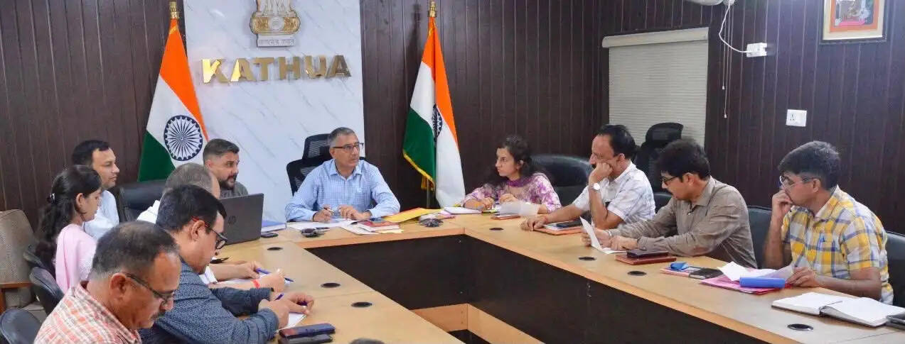 जेकेसीआईपी की प्रगति पर डीसी सख्त, लंबित मामलों के शीघ्र निस्तारण के निर्देश