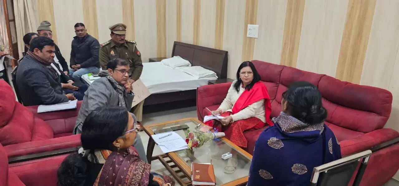 जनसुनवाई में महिला आयोग की सदस्य ने कहा— महिलाओं से जुड़े मामलों में संवेदनशीलता से हो कार्रवाई