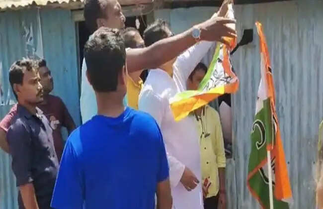 बालुरघाट में भाजपा ने लौटाया तृणमूल का पार्टी कार्यालय