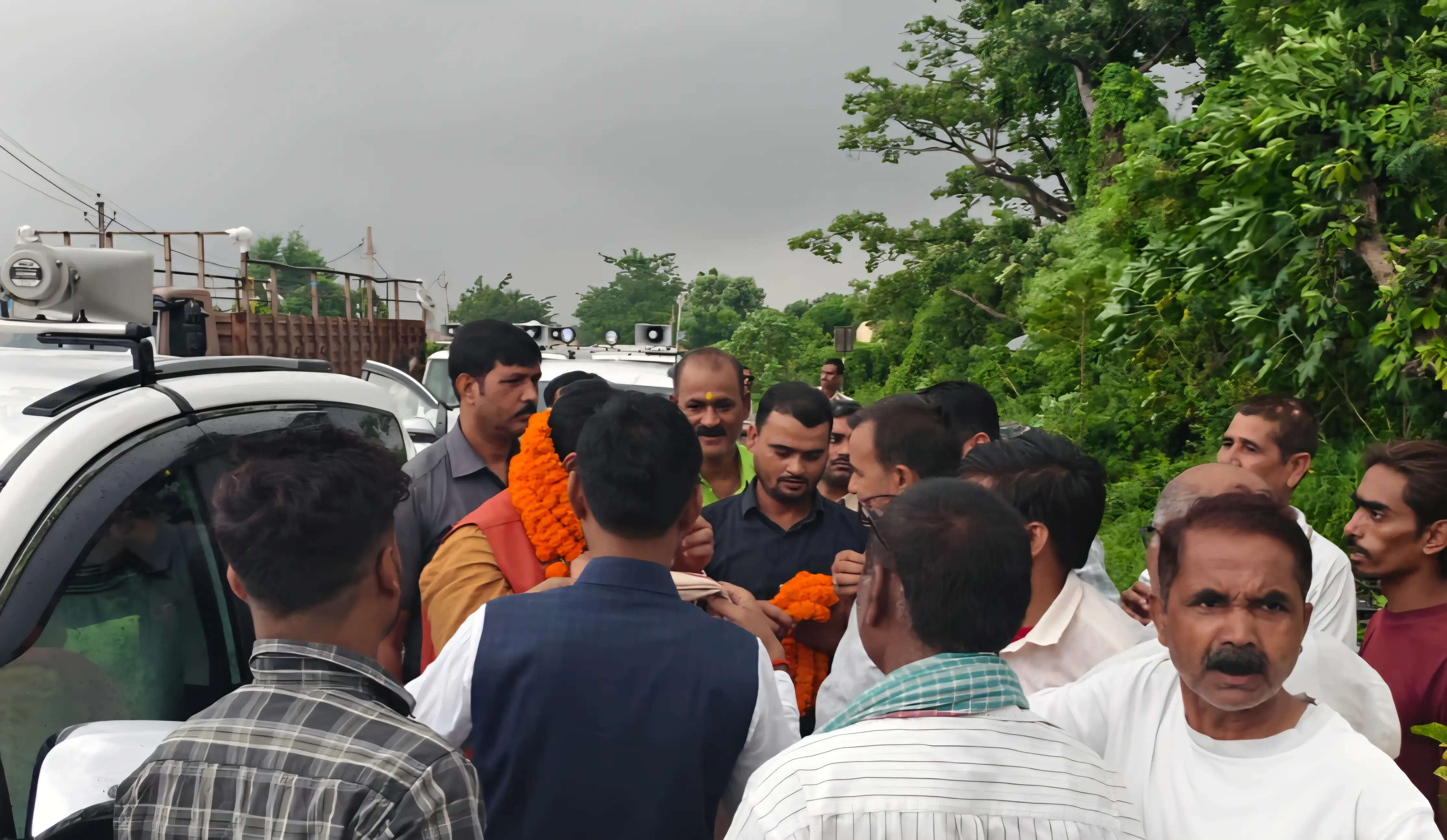 शिक्षामंत्री ने दिवंगत भाजपा जिलाध्यक्ष के परिजन से की मुलाकात, लाइब्रेरी निर्माण का दिया आश्वासन