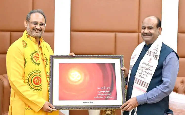 जन्मशताब्दी वर्ष समारोह के लिए राष्ट्रीय नेतृत्व को आमंत्रण