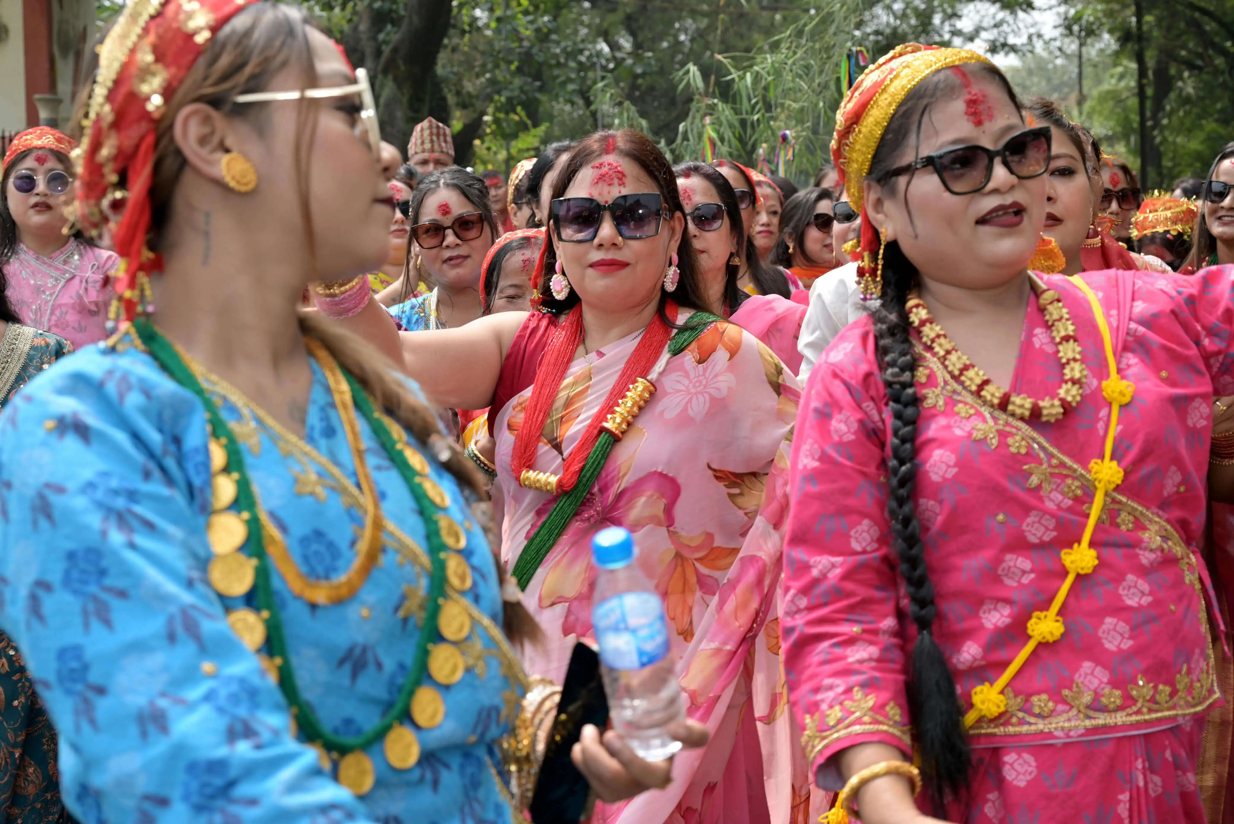 गोरखा जवानों ने धूमधाम से निकाली फूलपाती शोभायात्रा, फायरिंग कर दी मां दुर्गा को सलामी