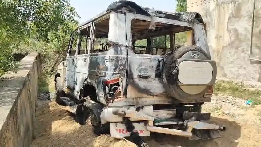 स्कूल जा रही नाबालिक का किडनैप कर गैंगरेप, वाहन को ग्रामीणों ने लगाई आग