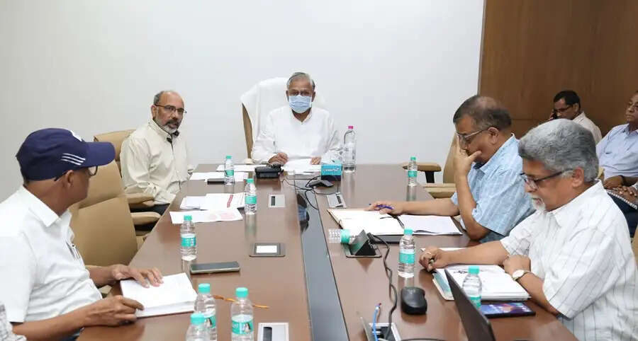 किसानों को रबी सीजन के लिये बिजली की पर्याप्त उपलब्धता सुनिश्चित करें : ऊर्जा मंत्री तोमर