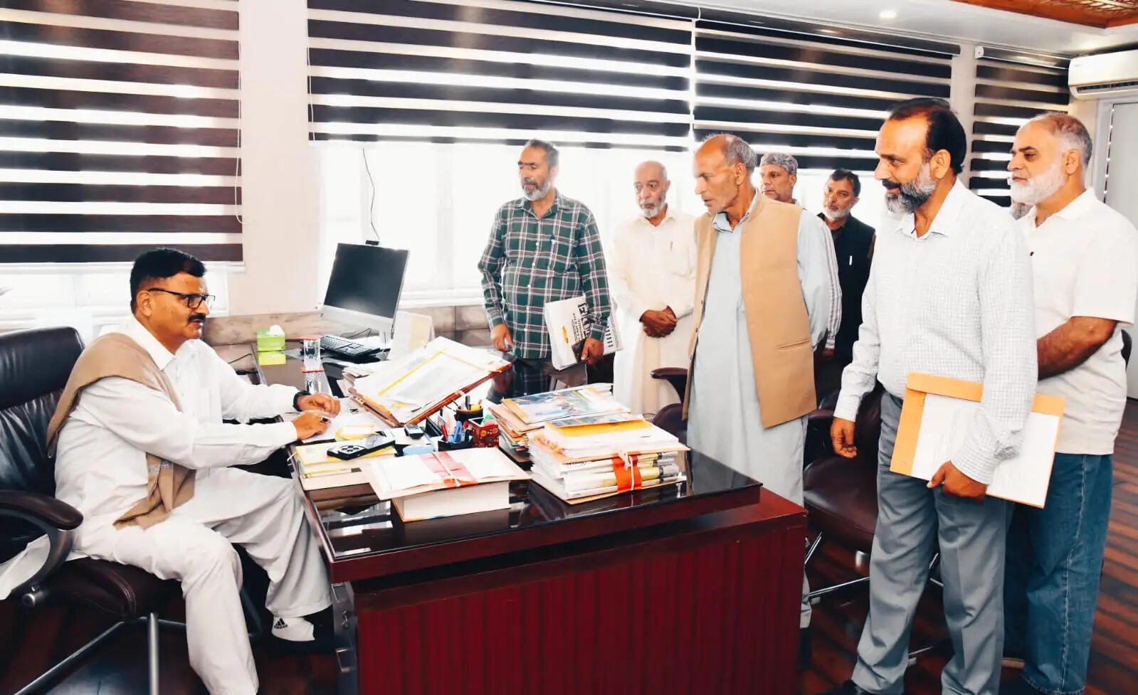 जनजातीय समुदायों के कल्याण को लेकर मंत्री जावेद राणा ने की समीक्षा
