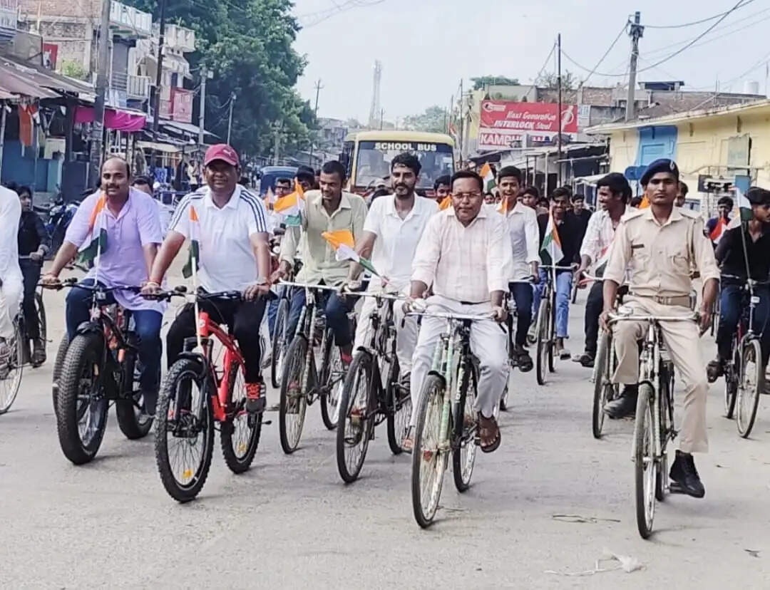 साइकिल पर तिरंगा लेकर गूंजे भारत माता के जयकारे, छातापुर में निकली भव्य साइकिल रैली