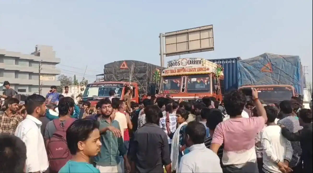 गैस की किल्लत को लेकर वसई में हुआ बवाल, मजदूरों ने मुंबई-अहमदाबाद हाईवे किया जाम