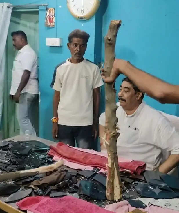 अनुव्रत मंडल को युवकों ने दी धमकी, पार्टी कार्यालय में तोड़फोड़
