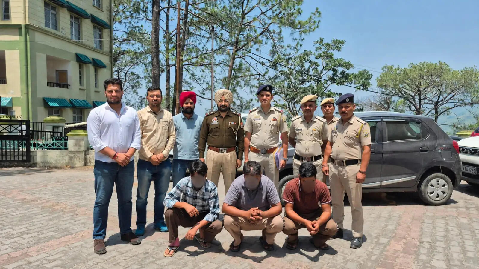 कोलर में हुए खूनी खेल का मुख्य सरगना दो साथियों संग चढ़ा पुलिस के हत्थे