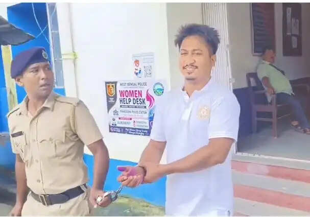 भारत-बांग्लादेश सीमा पर बांग्लादेशी युवक गिरफ्तार