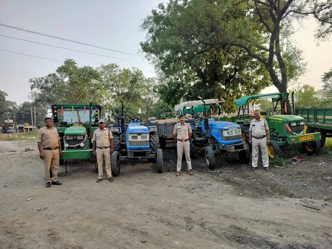 कोरबा में खनिज माफियाओं पर बड़ी कार्रवाई, रेत और गिट्टी के अवैध परिवहन में लगे 21 वाहन जब्त