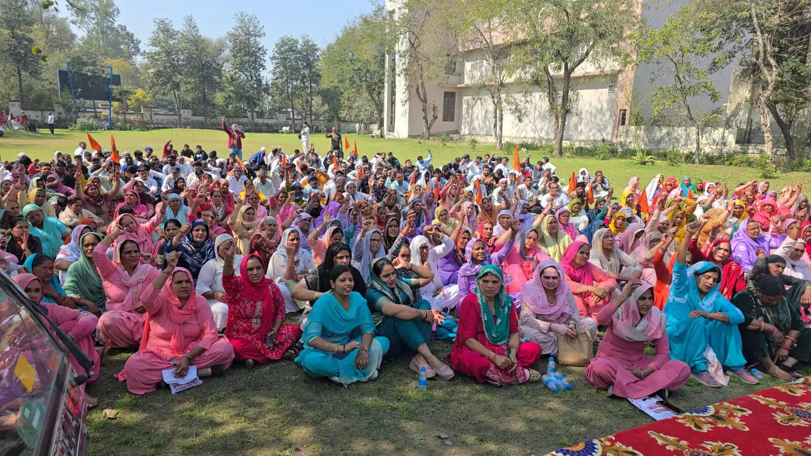 झज्जर : विभिन्न मांगों को लेकर भारतीय मजदूर संघ ने किया प्रदर्शन