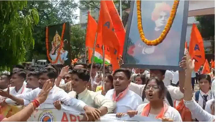 राजनीतिक बदलाव के माहौल में&nbsp;एबीवीपी का ‘अभिवादन&nbsp;यात्रा’