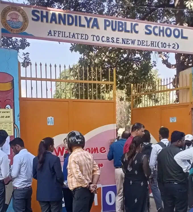 स्कूल प्रबंधन ने अभिभावक से टीसी के बदले में मांगी रिश्वत, जिलाधिकारी तक पहुंची शिकायत