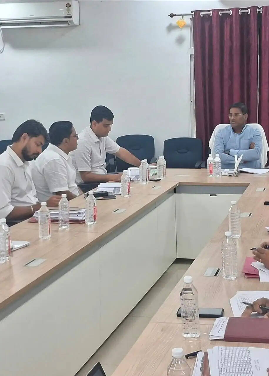 कटिहार में बाढ़ राहत कार्यों की उच्चस्तरीय समीक्षा: 1.48 लाख परिवारों को मिले 104 करोड़, प्रभारी मंत्री ने दिए 24 घंटे अलर्ट रहने के निर्देश