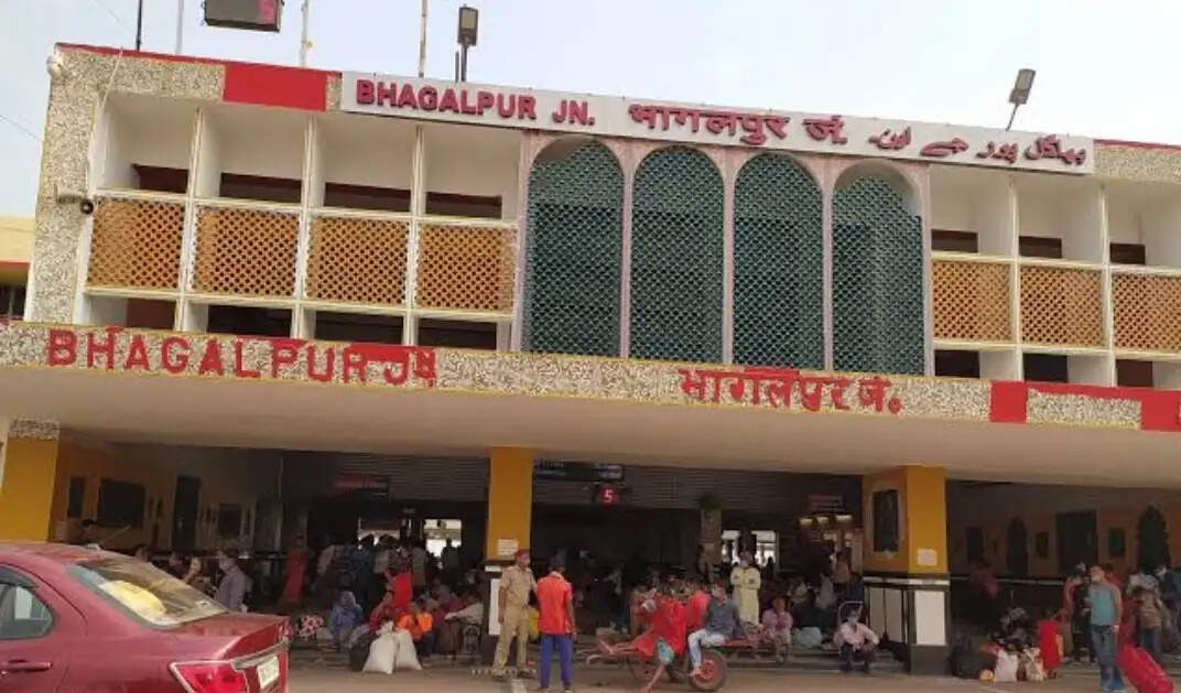 रेलवे स्टेशन परिसर से शवगृह हटाने की मांग, डीएम को लिखा पत्र