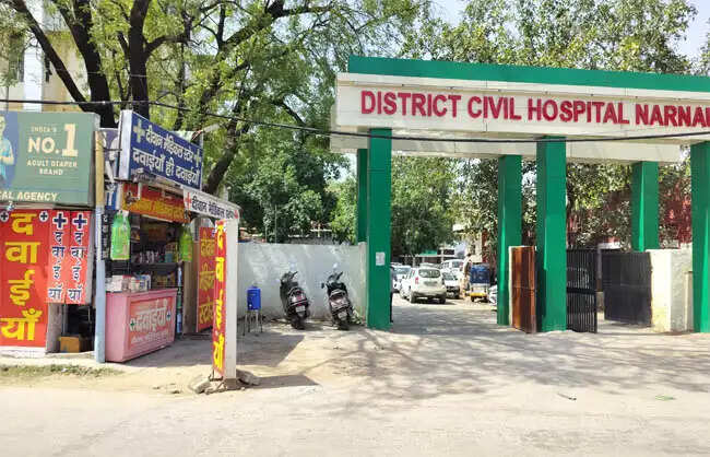 नारनौल-रेवाड़ी में हड़ताल का नहीं दिखा असर खुले रहे मेडिकल स्टोर