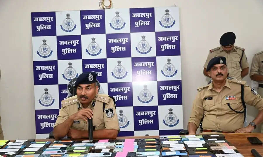 मप्र पुलिस ने दो सप्ताह में 2 करोड़ 26 लाख रुपए से अधिक के गुम हुए 1021 मोबाइल फोन खोजे