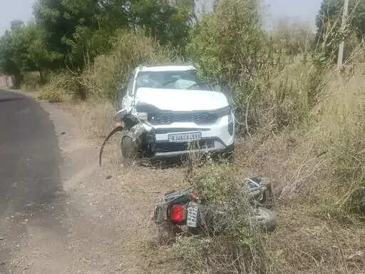तेज रफ्तार कार ने बाइक को मारी टक्कर, दो दोस्तों की मौके पर मौत