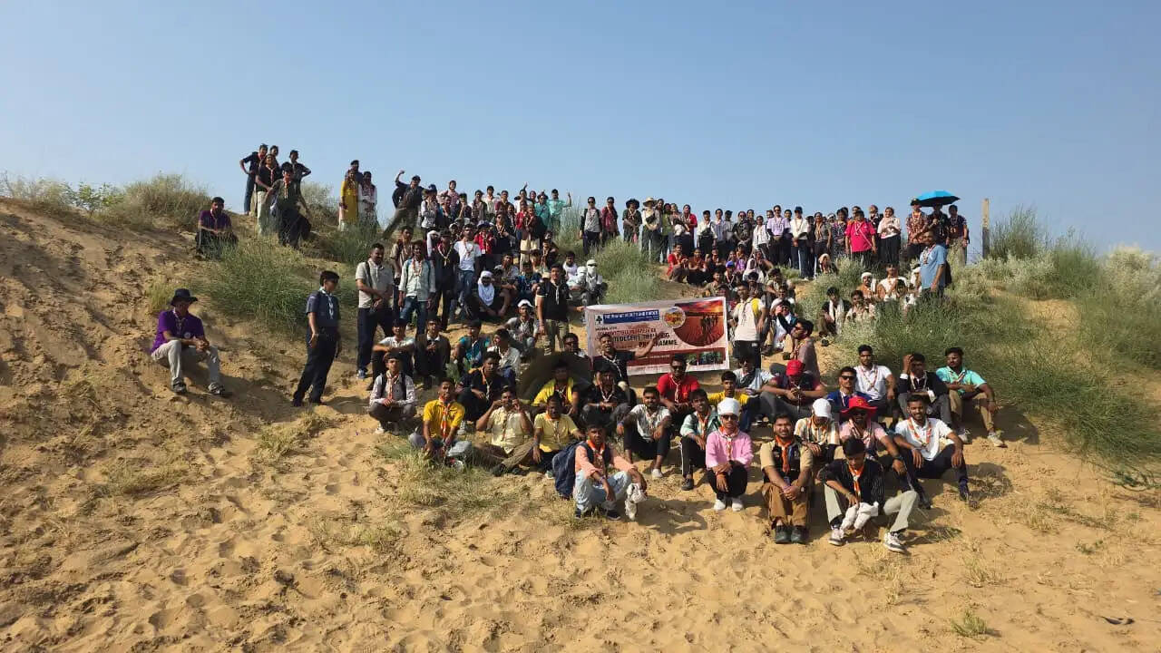 नेशनल डेजर्ट ट्रैकिंग में प्रतिभागियों ने लिया रेतीले धोरों का आनंद&nbsp;