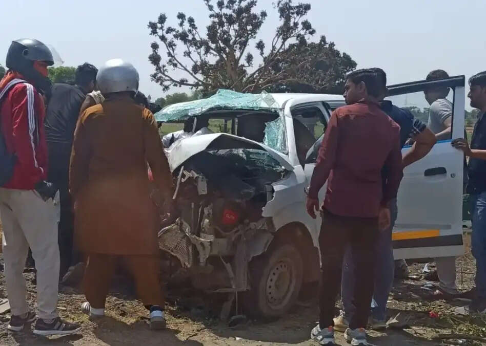 कार और बोलेरो की भिड़ंत, एक की मौत व चार घायल