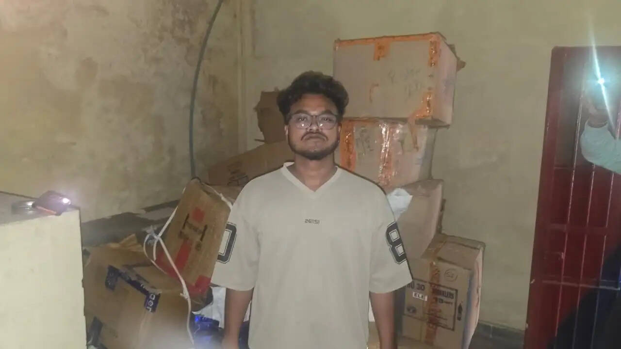 जांजगीर-चांपा में अवैध पटाखों के भंडारण पर पुलिस की बड़ी कार्रवाई, 4.50 लाख के 160 किलो पटाखे जब्त