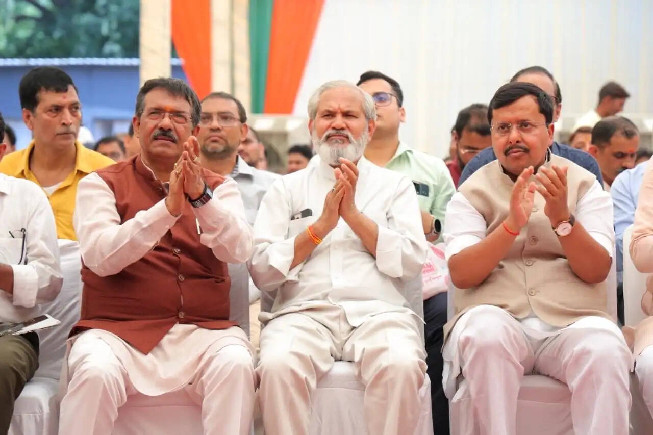प्रधानमंत्री के मन की बात कार्यक्रम को नितिन नवीन ने अपने आवास पर हर्ष मल्होत्रा समेत भाजपा नेताओं के साथ सुना