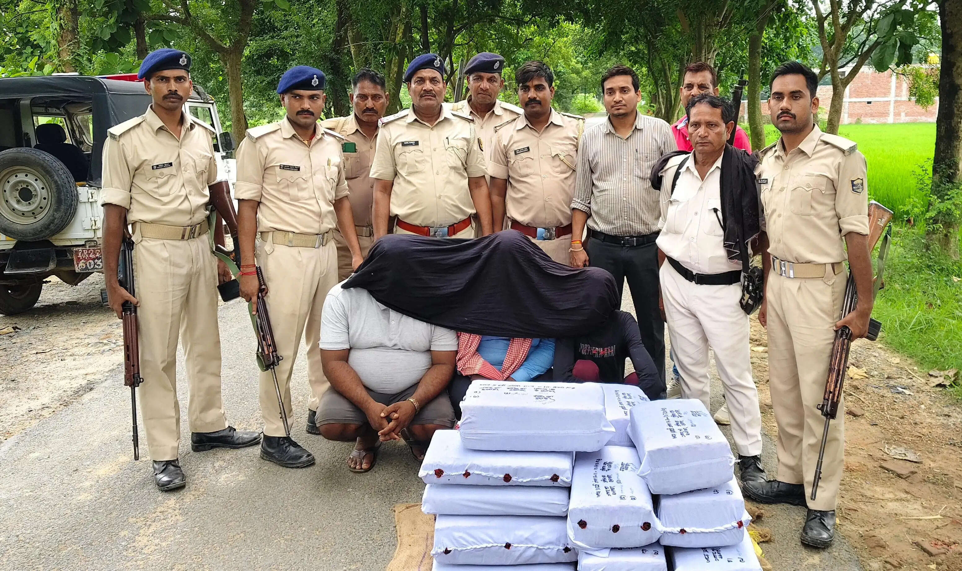 161 किलो गांजे की बड़ी खेप के साथ 3 गिरफ्तार, दो कारें जब्त