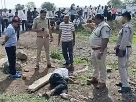 खंडवा: यात्री प्रतिक्षालय के पास मिला अज्ञात व्यक्ति का शव, शरीर पर चोट के निशान, पुलिस जांच में जुटी